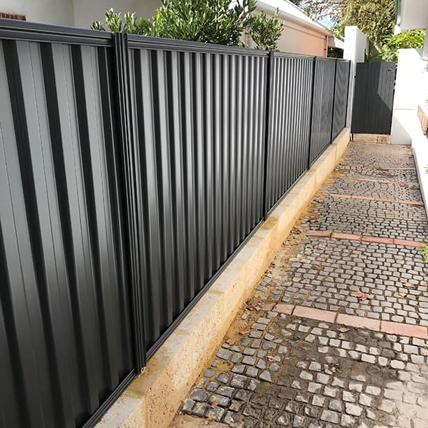 colorbond fence on retaining plinth 3